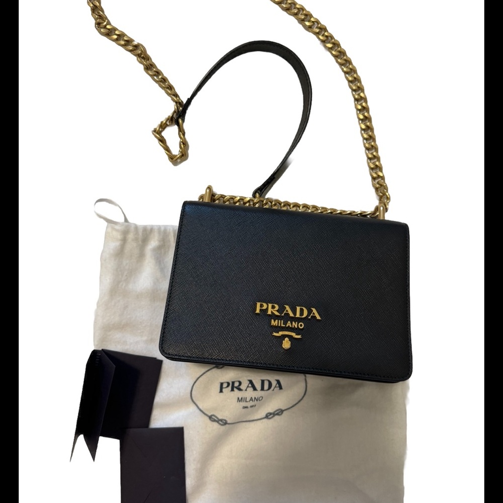 Pattina prada shoulder chain bag.